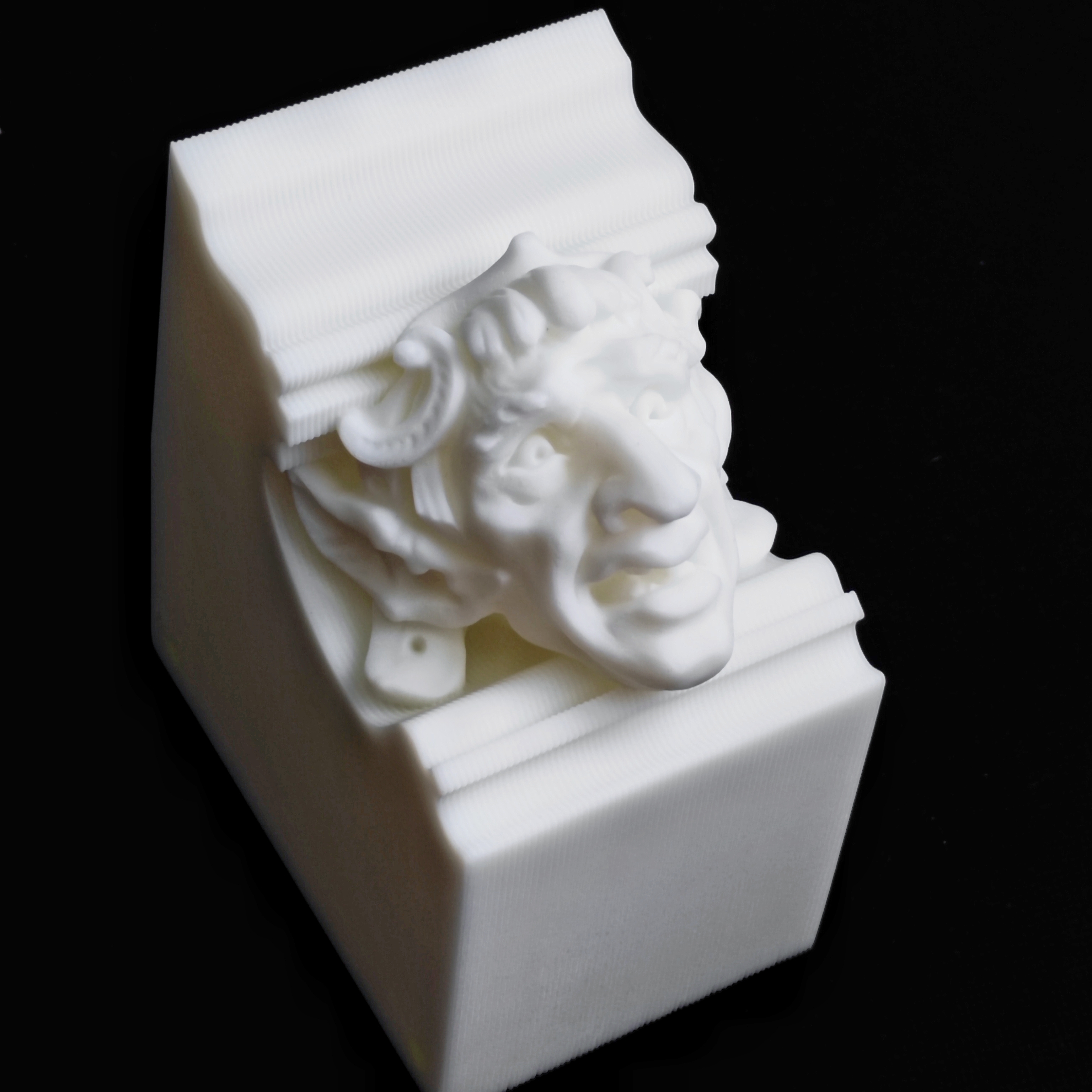 Service d'impression rapide SLA/FDM/SLS 3D de statue en résine blanche faite sur commande de ventes élevées